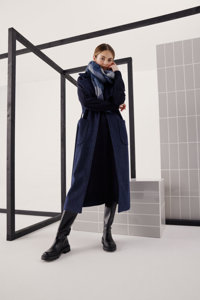 Smith & Soul 0823-0844 Dark Blue Sleeveless Coat